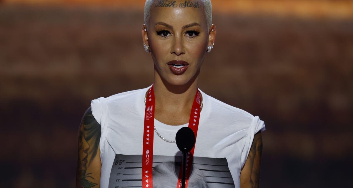 WATCH: Internet and BET React to Unearthed Clip Of Amber Rose and Joseline Hernandez College Hill Fight