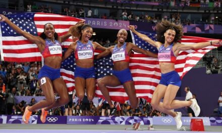 U.S. men, women take gold in record relay wins