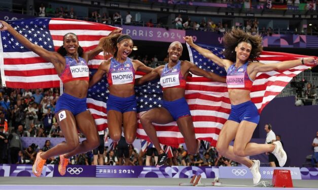 U.S. men, women take gold in record relay wins