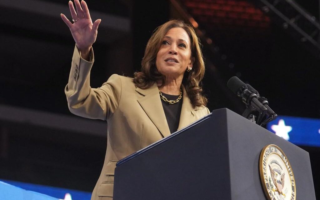 Wall Street is rallying for Kamala Harris — but will bankers make the same mistake they made with Obama?