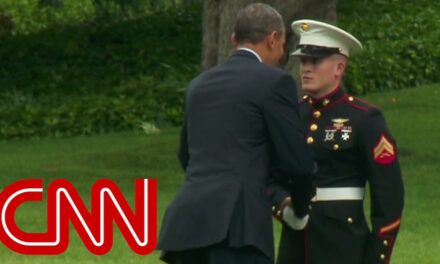 Obama forgets to salute