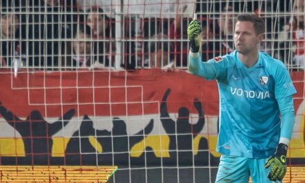 Bundesliga teams protest after GK hit by object