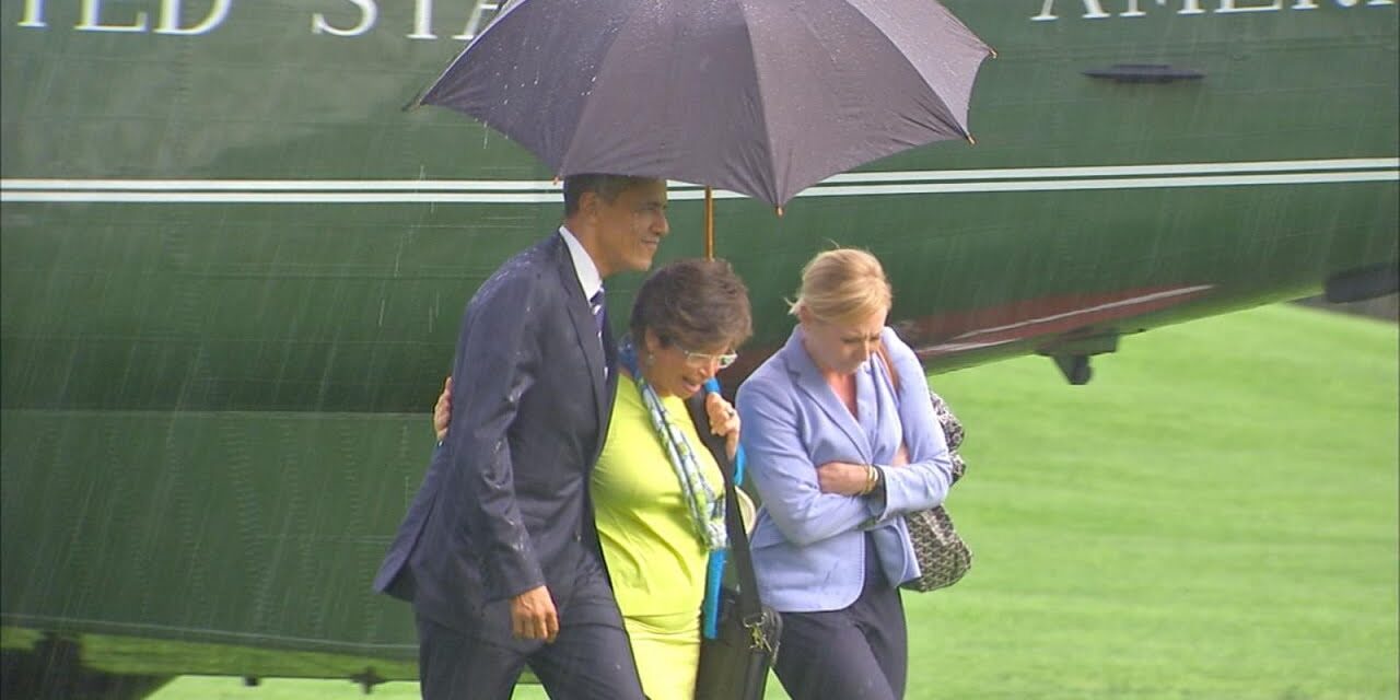 What Happens When Only President Obama Has an Umbrella?