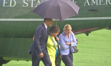 What Happens When Only President Obama Has an Umbrella?